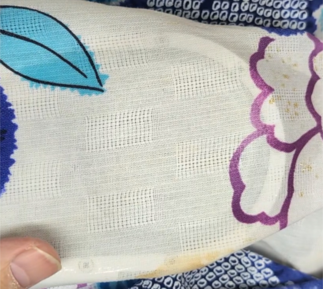 きれいに除去された浴衣（しみ抜き後）